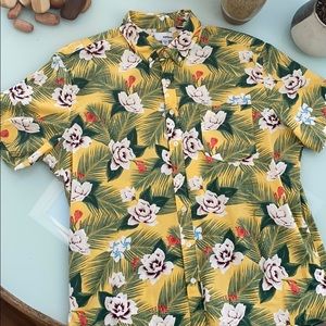 Hawaiian 🌺 XL men’s s/s cotton button down goonies chunk